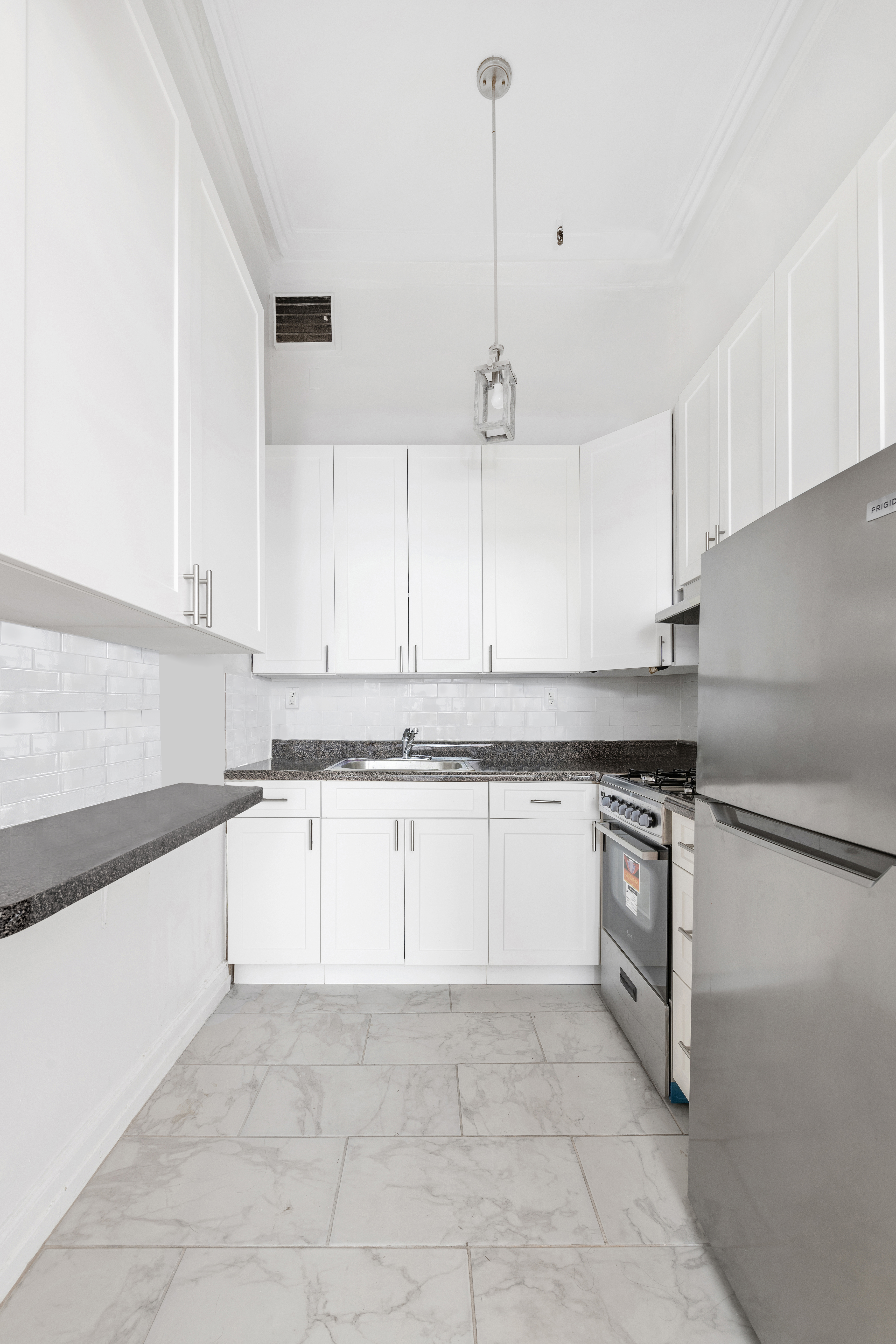 130 East 61st Street Manhattan, NY 10065 - Photo 10 of 14