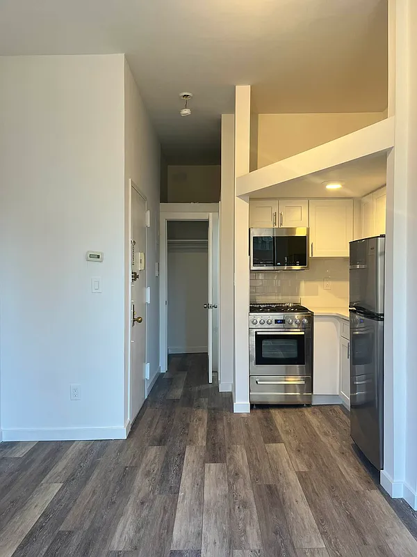 1582 York Avenue, Unit 5D Manhattan, NY 10028 - Photo 2 of 10