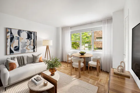 $460,000 | 69 West 9th Street, Unit 8H | Greenwich Village