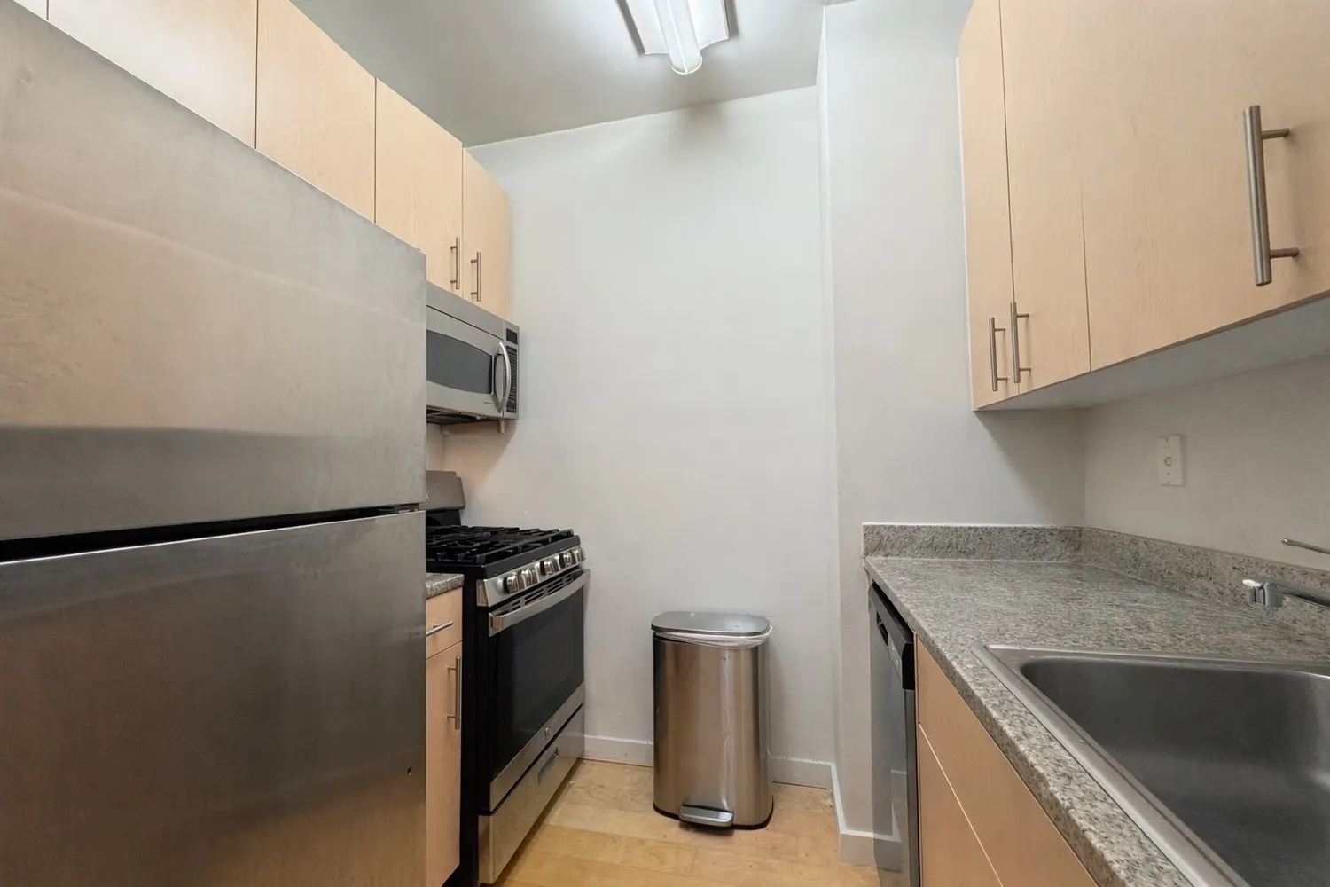 $4,500 | 90 Washington Street, Unit 21L | Financial District