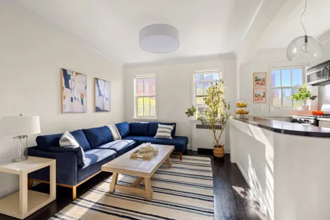 $1,350,000 | 2 Grove Street, Unit 6D | West Village