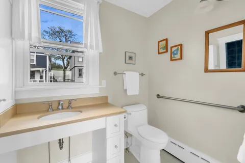 $3,000,000 | 4 Van Zandt Avenue, Newport, RI 02840