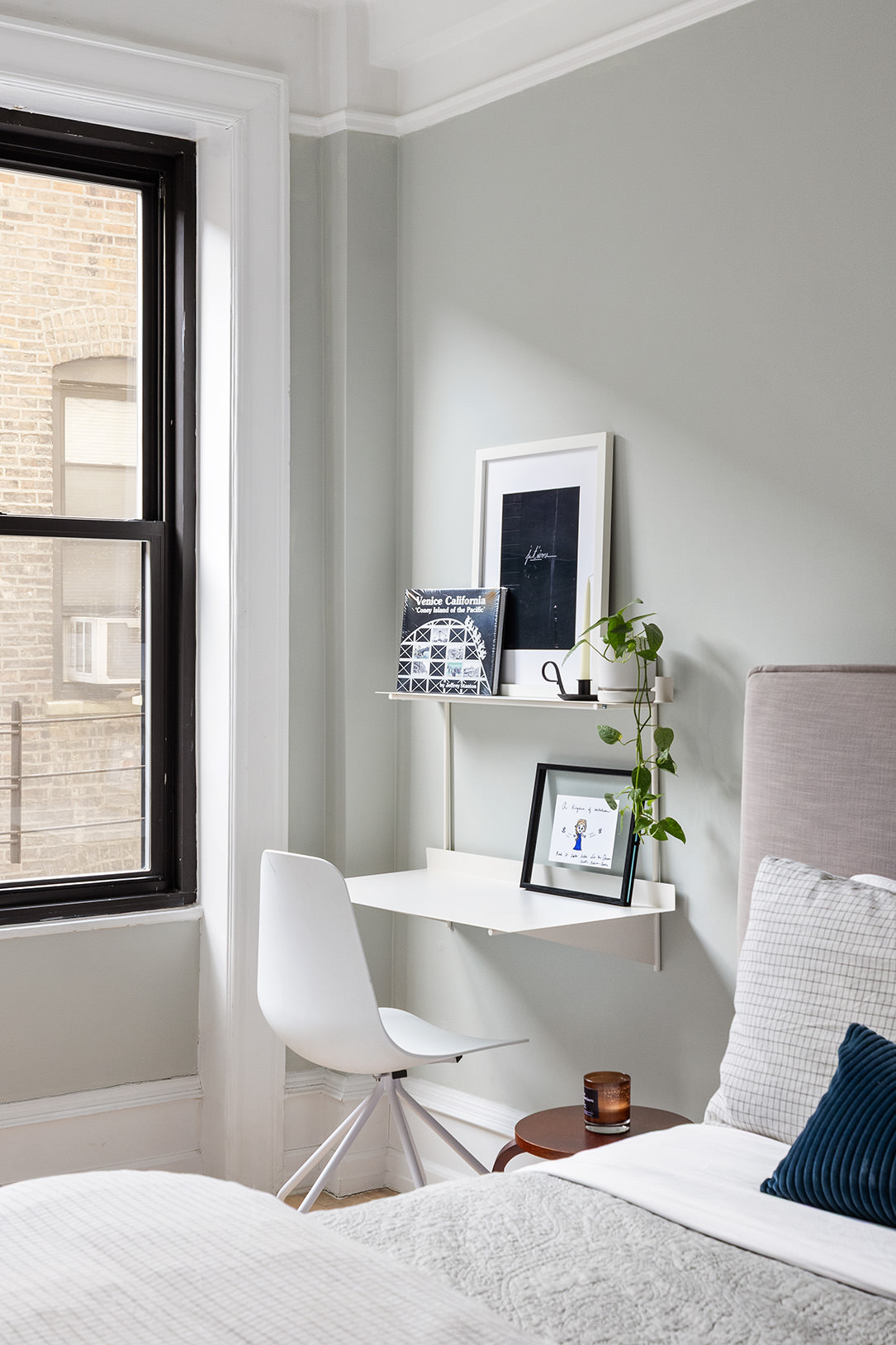 215 West 91st Street, Unit 77 Manhattan, NY 10024 - Photo 8 of 17 a living room with furniture and a flat screen tv