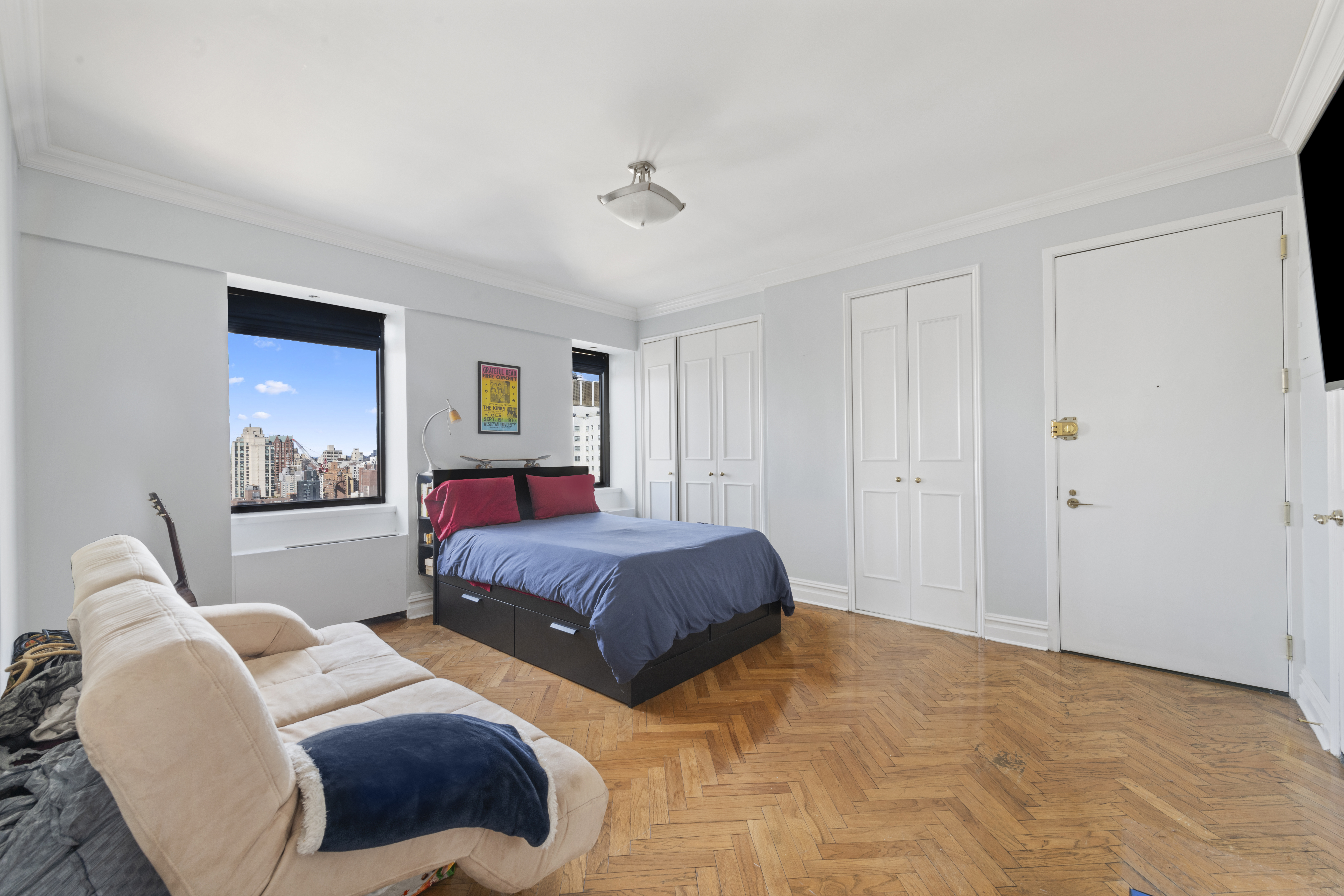 530 East 76th Street Manhattan, NY 10021 - Photo 8 of 20 a bedroom with two beds and a dresser