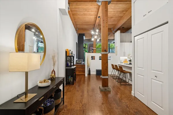 $395,000 | 2804 North Lakewood Avenue, Unit 103, Chicago, IL 60657