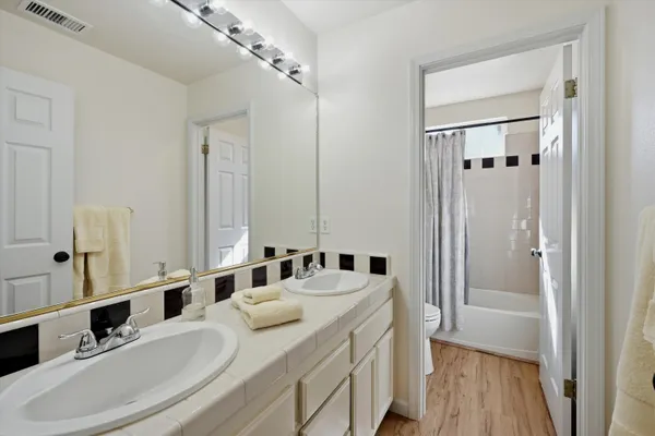 $1,125,000 | 104 Village Oaks Court, Healdsburg, CA 95448