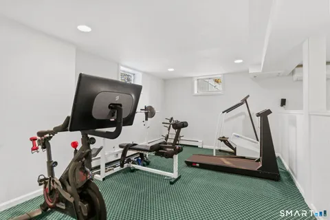 $1,999,000 | 2 Red Rose Circle, Darien, CT 06820