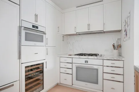 $2,695,000 | 212 Warren Street, Unit 17S | Battery Park City