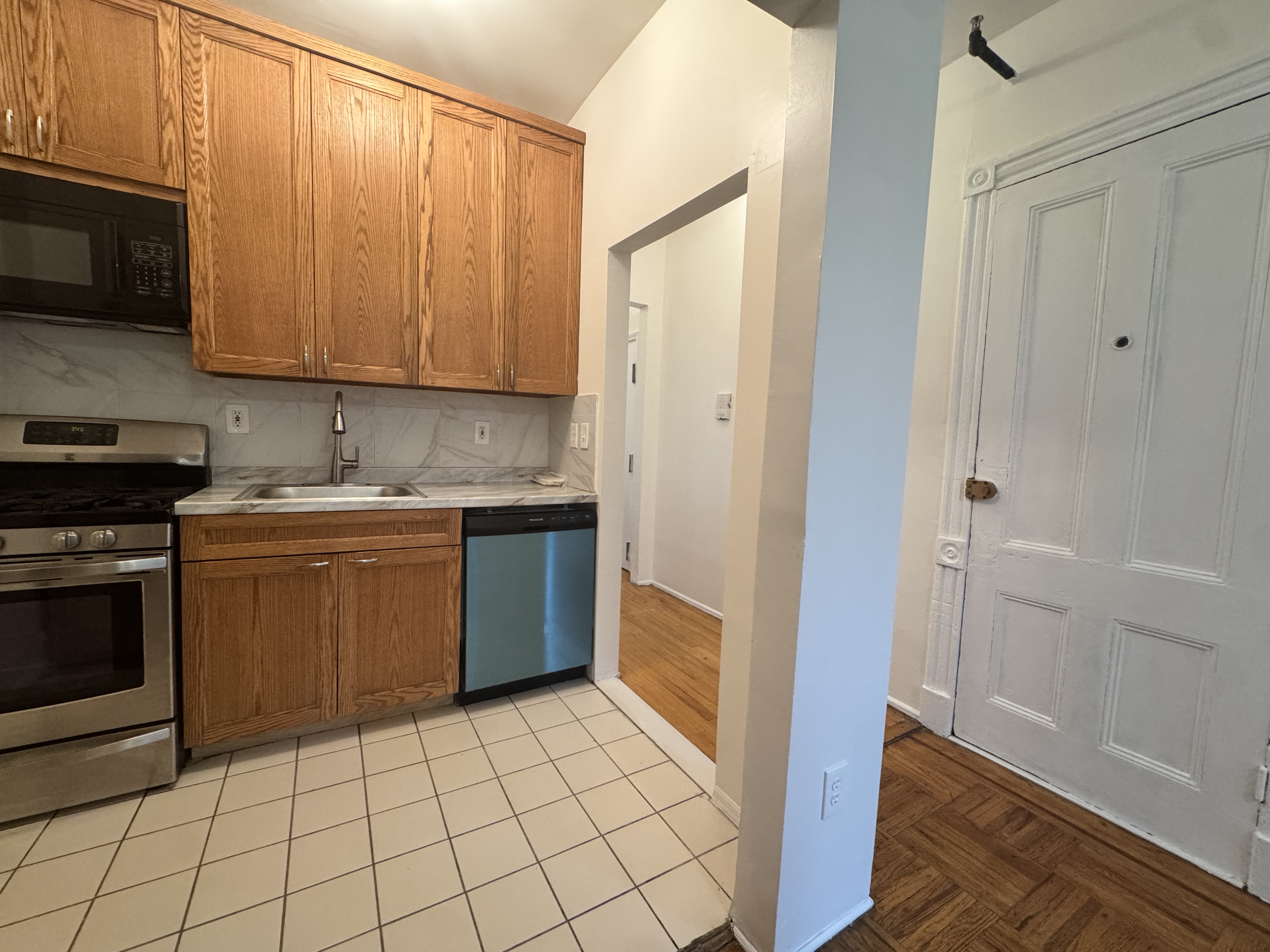 154 Halsey Street, Unit Undisclosed Brooklyn, NY 11216 - Photo 2 of 9 Gallery Image 2