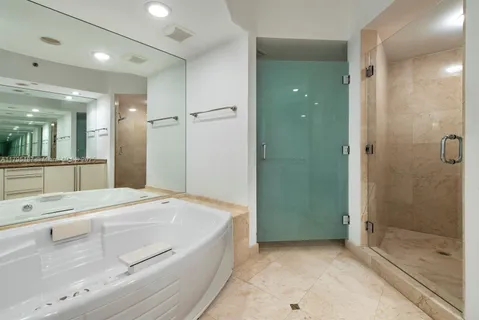 $4,500,000 | 1000 South Pointe Drive, Unit 1903, Miami Beach, FL 33139
