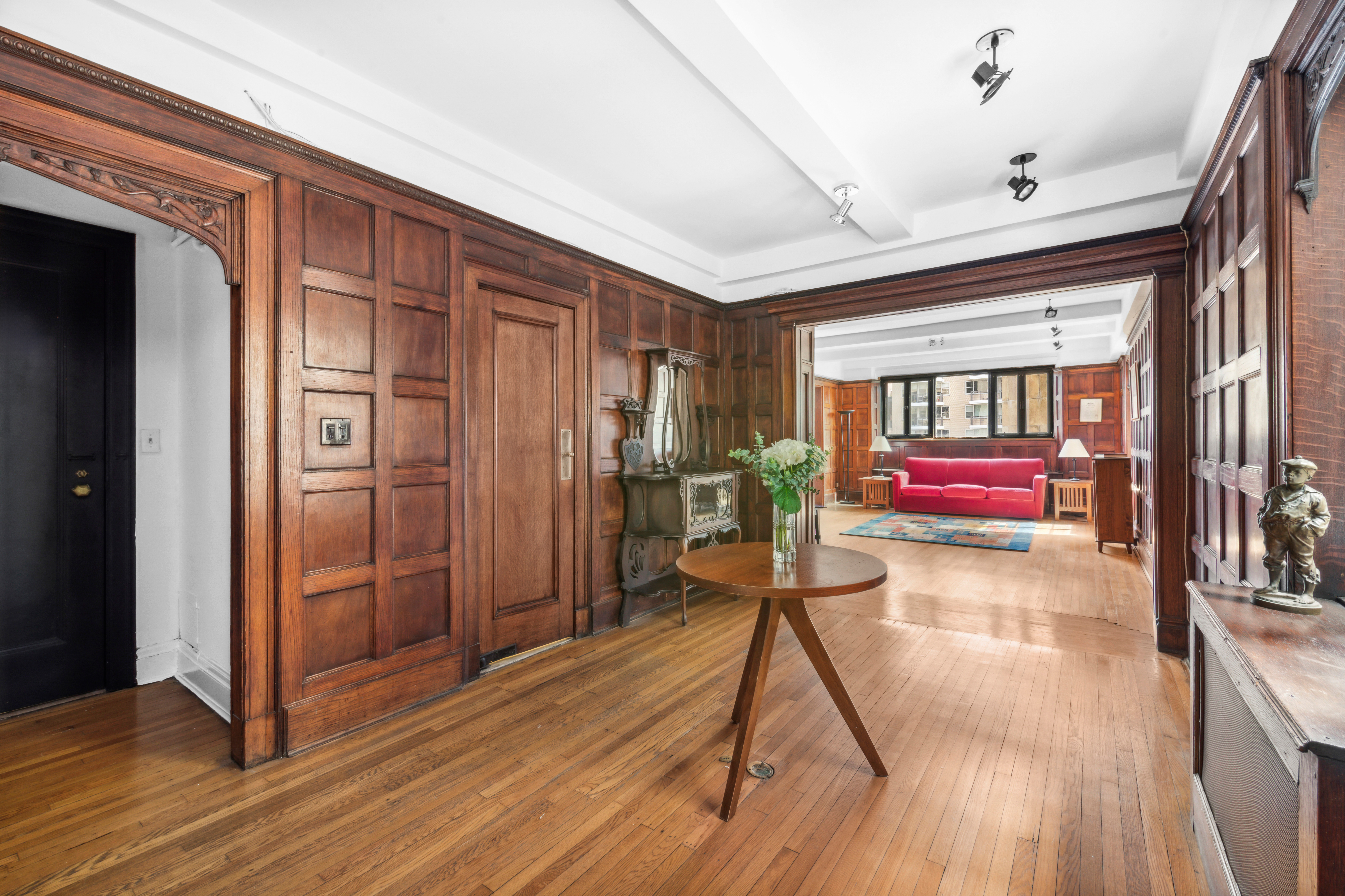 1 West 67th Street, Unit 501/502 Manhattan, NY 10023 - Photo 4 of 19 a living room with furniture