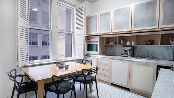 $995,000 | 907 5th Avenue, Unit 4F | Lenox Hill