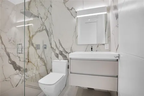 $6,350,000 | 5630 Pine Tree Drive, Miami Beach, FL 33140