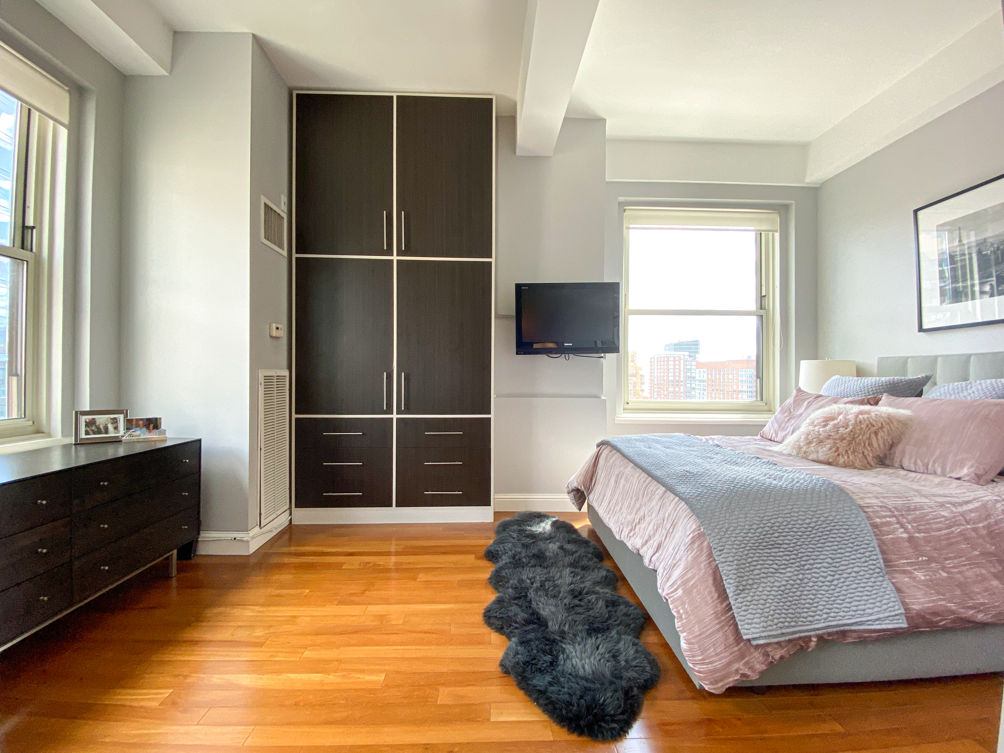 88 Greenwich Street, Unit 3005 Manhattan, NY 10006 - Photo 4 of 7 a bedroom with a bed and a television
