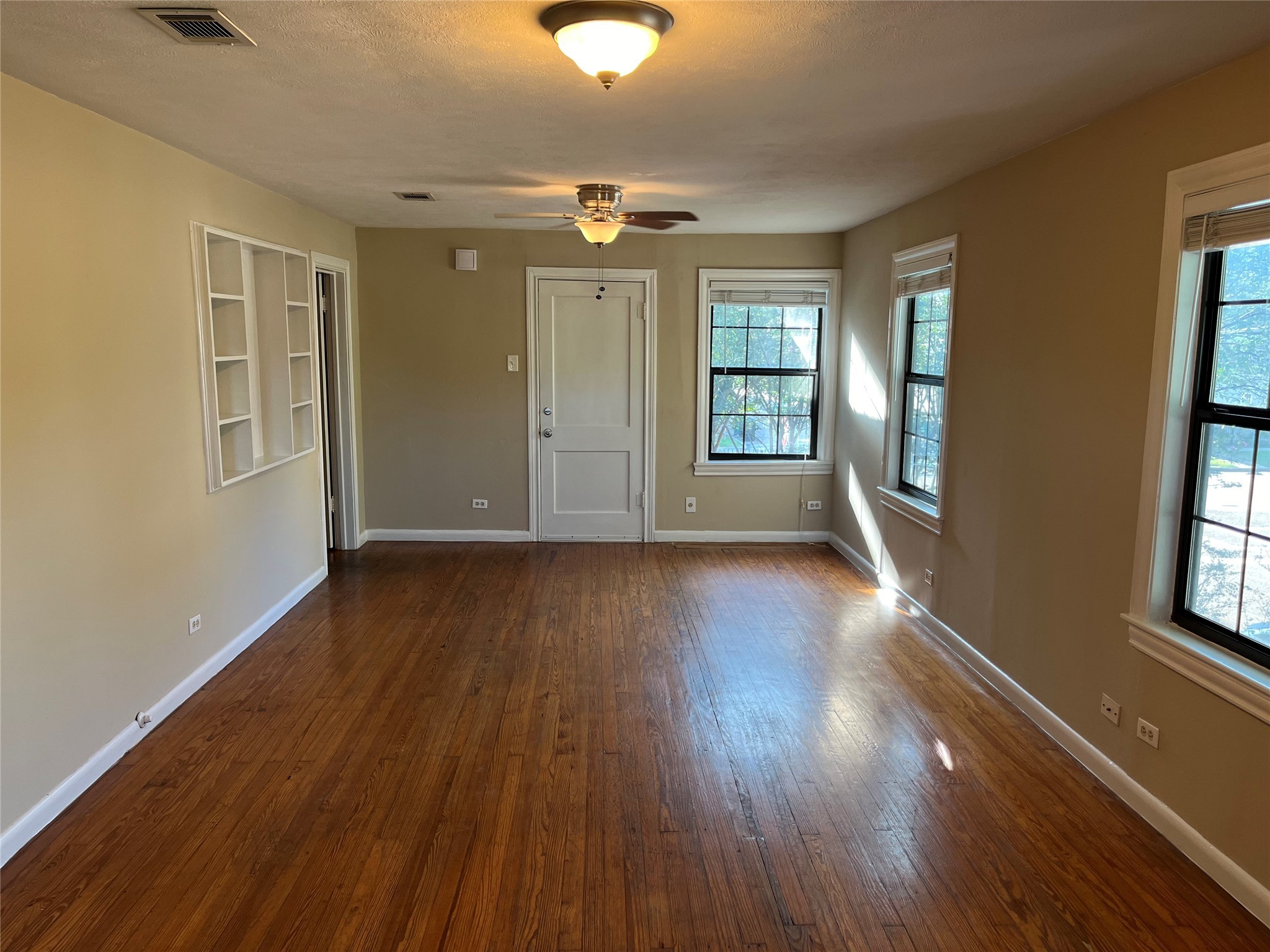 2115 Holman Street Houston, TX 77004 - Photo 5 of 27