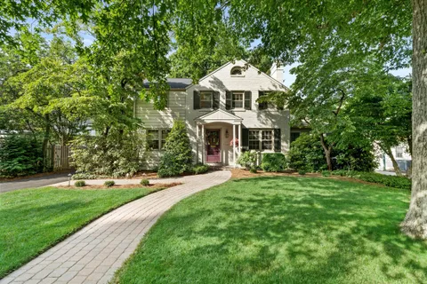 $689,000 | 12 Vining Lane, Wilmington, DE 19807
