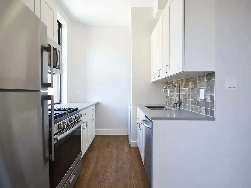 $3,714 | 384 Court Street, Unit 3 | Carroll Gardens