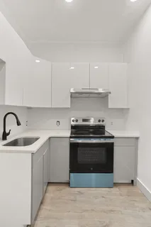 $899,000 | 1042 Hall Place | Foxhurst