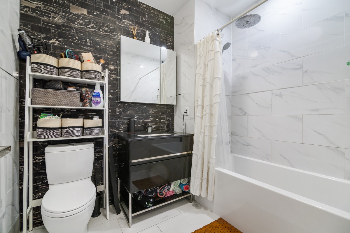 11-12 44th Drive, Unit 2B Queens, NY 11101 - Photo 6 of 15