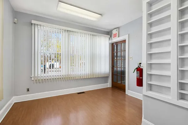 $3,300 | 586 Livingston Avenue, North Brunswick, NJ 08902
