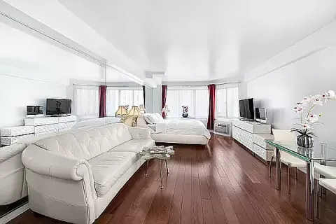 $550,000 | 225 East 46th Street, Unit 12G | Midtown East