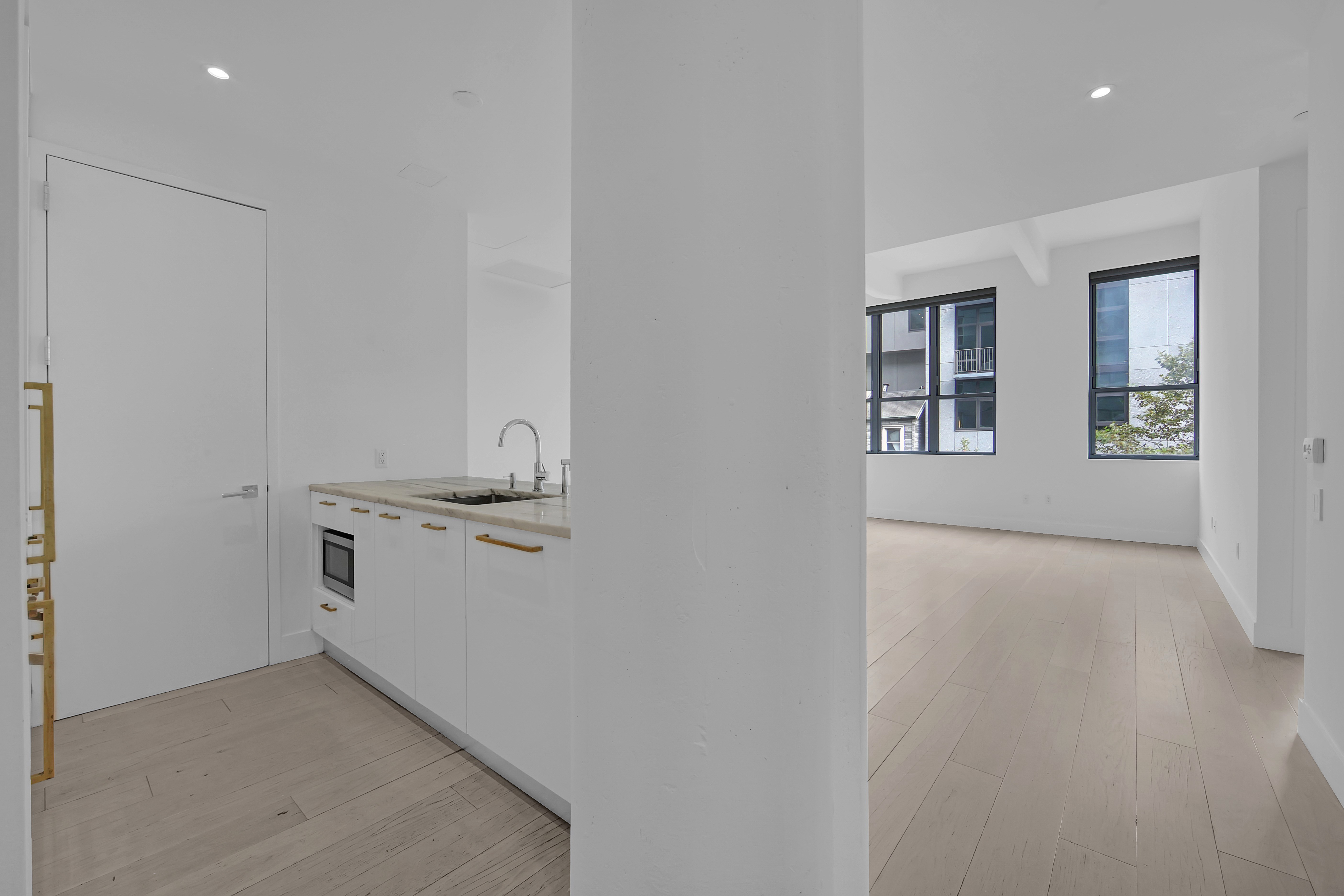 338 Berry Street, Unit 2E Brooklyn, NY 11249 - Photo 5 of 19 Gallery Image 5