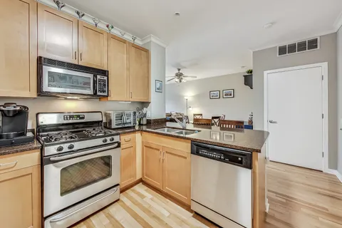 $340,000 | 1155 West Roosevelt Road, Unit 304, Chicago, IL 60608