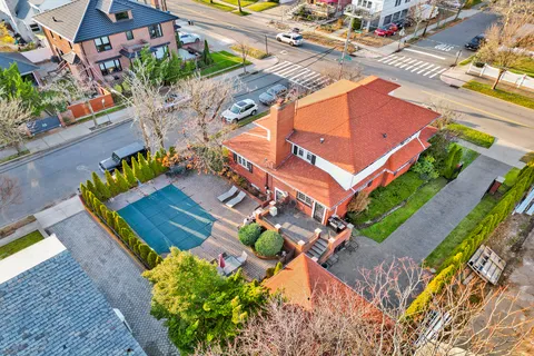 $2,000,000 | 142-15 Newport Avenue | Neponsit