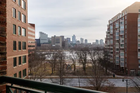 $995,000 | 10 Rogers Street, Unit 606, Cambridge, MA 02142