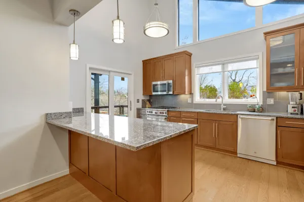 $2,000,000 | 4715 38th Street North, Arlington, VA 22207