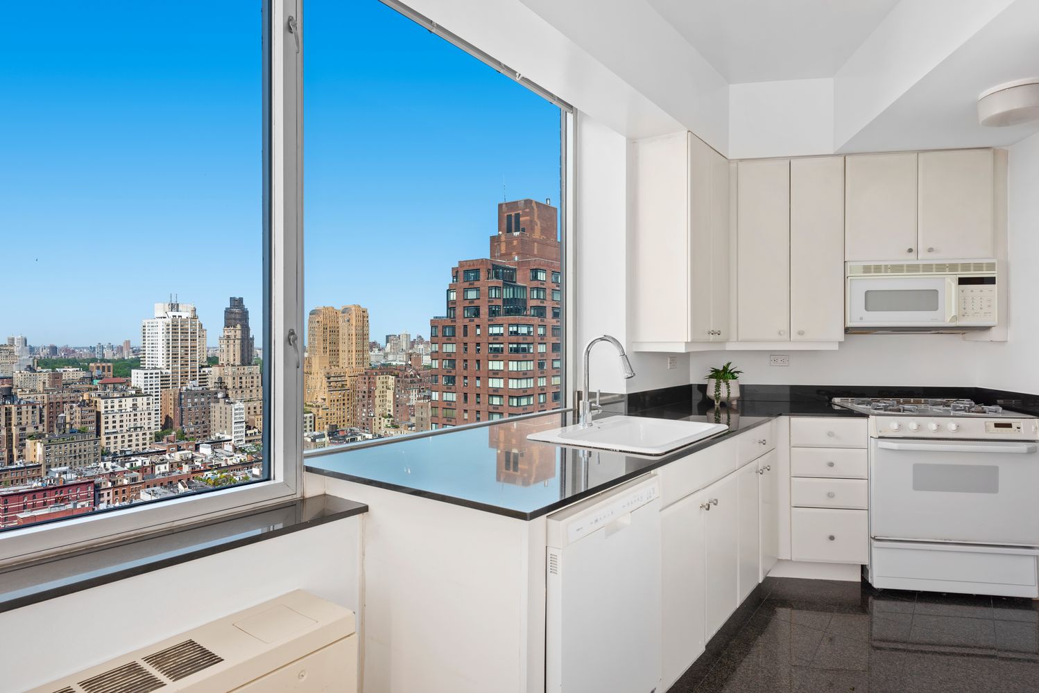 $2,850,000 | 150 Columbus Avenue, Unit 27A | Upper West Side