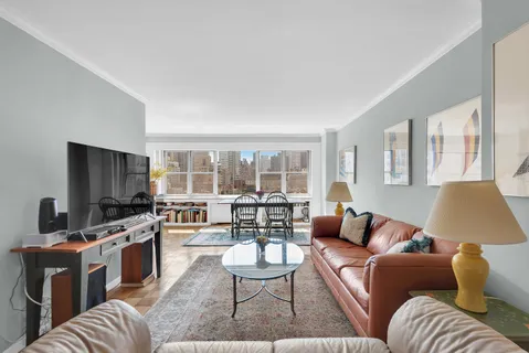 $500,000 | 230 East 79th Street, Unit 12F | Upper East Side