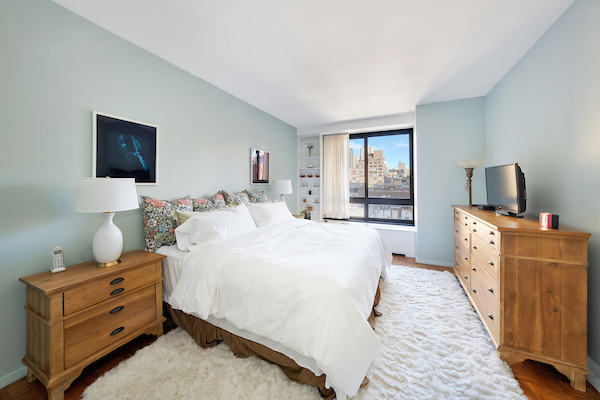 100 United Nations Plaza, Unit 8A Manhattan, NY 10017 - Photo 8 of 12 a bed room with a bed and a window