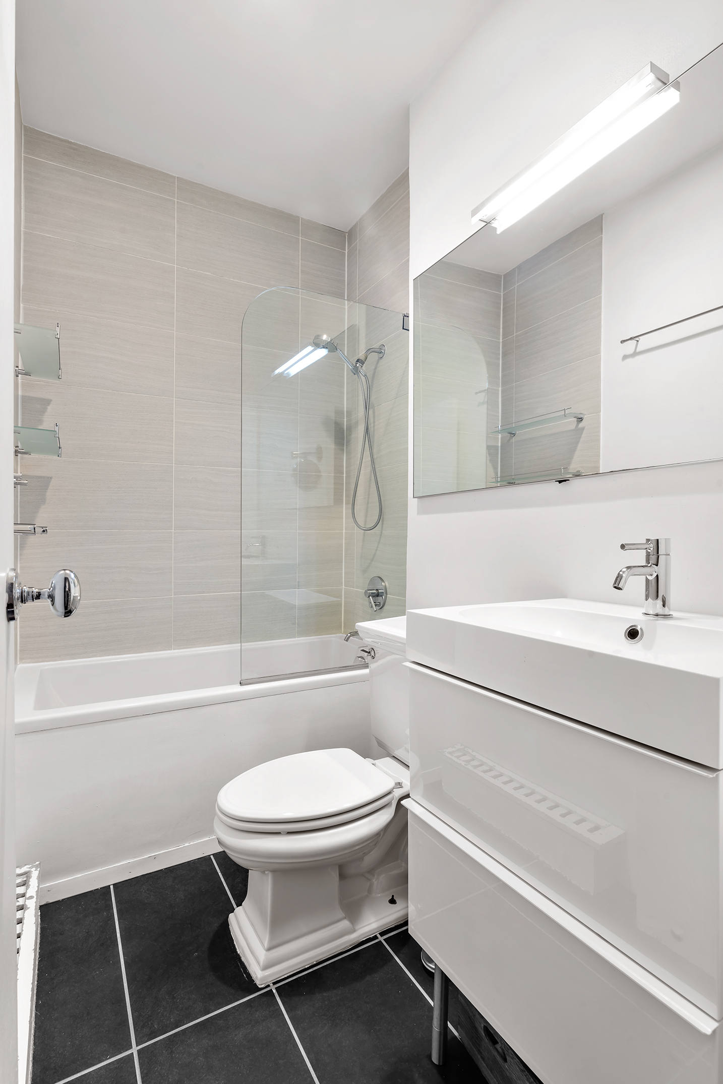 302 East 19th Street, Unit 1A Manhattan, NY 10003 - Photo 5 of 7