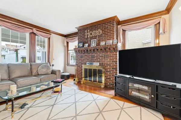 Contact Agent | 55 Winthrop Street, Everett, MA 02149