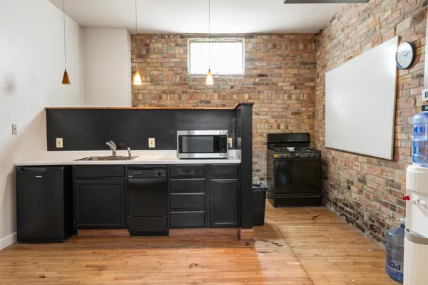 $2,400 | 5431 South Kingshighway Boulevard, St. Louis, MO 63109