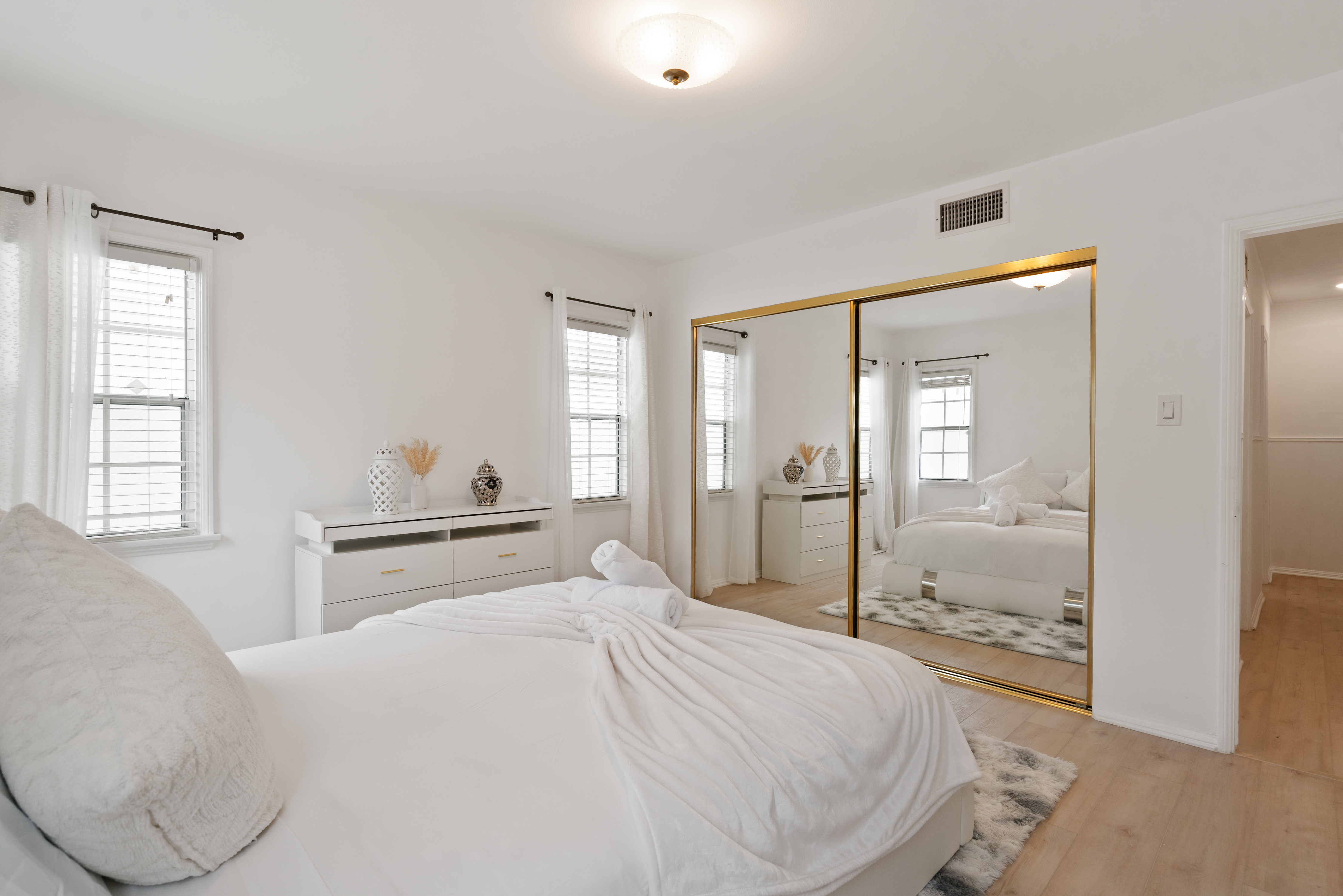 8832 Horner Street Los Angeles, CA 90035 - Photo 15 of 24 a bedroom with a bed and a window