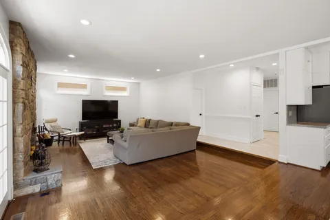 Contact Agent | 5313 Massachusetts Avenue, Bethesda, MD 20816