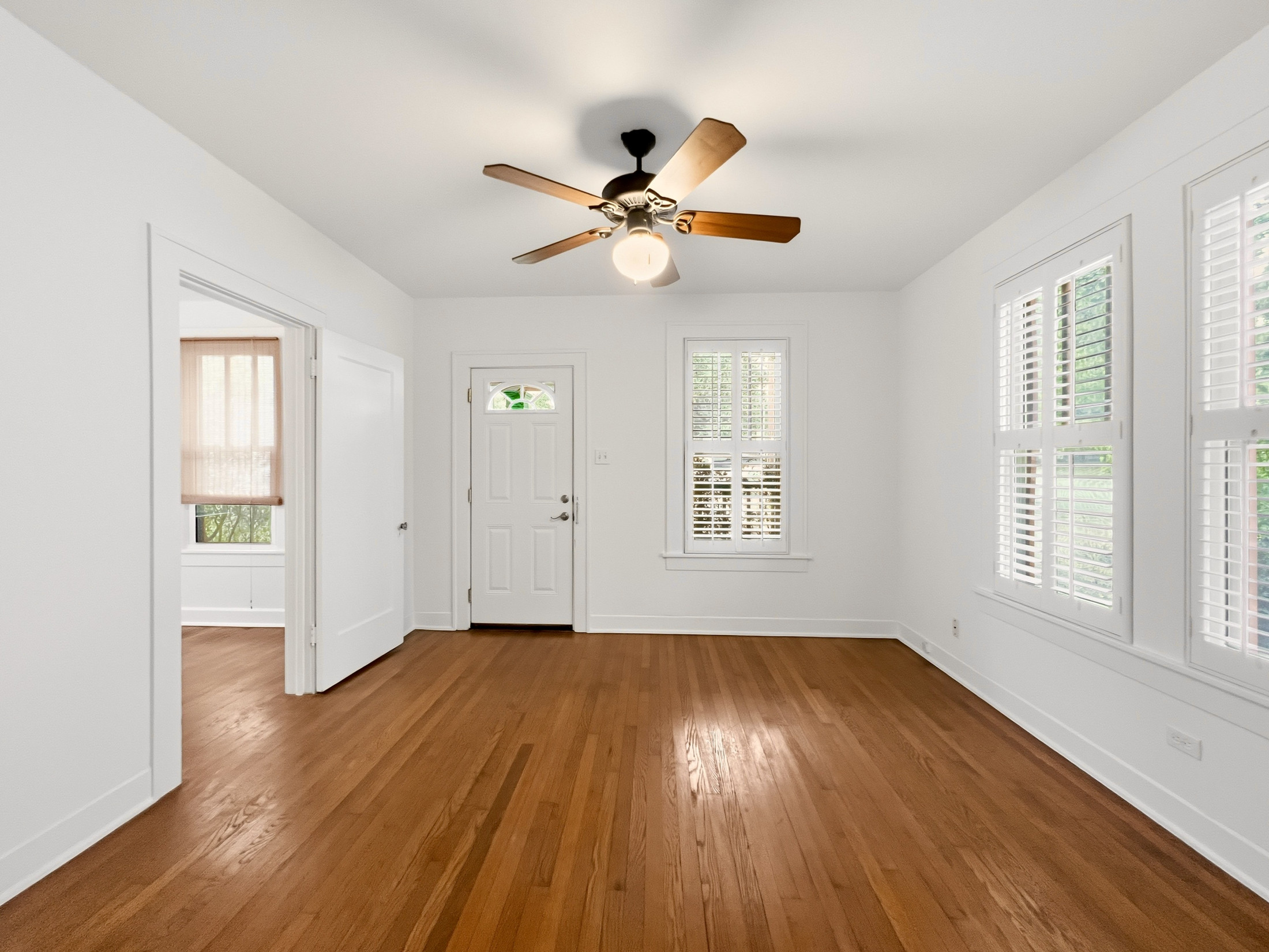 3307 Helms Street Austin, TX 78705 - Photo 5 of 24 Gallery Image 5
