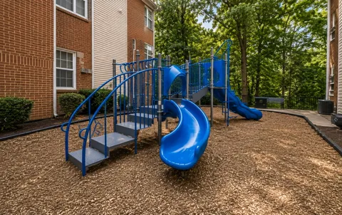 $405,000 | 3307 Wyndham Circle, Unit 2158, Alexandria, VA 22302