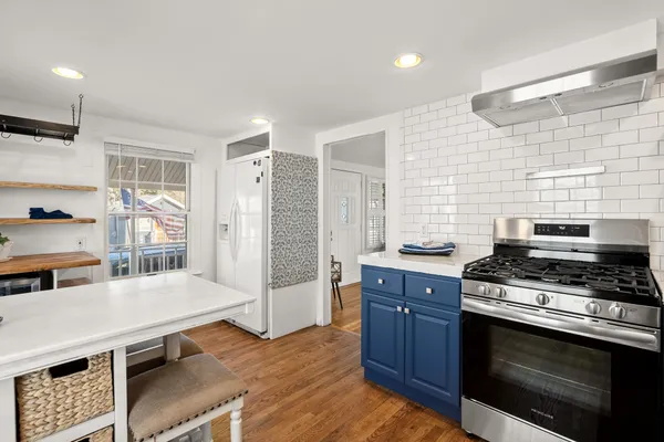 $725,000 | 7 Moreland Avenue, Hull, MA 02045