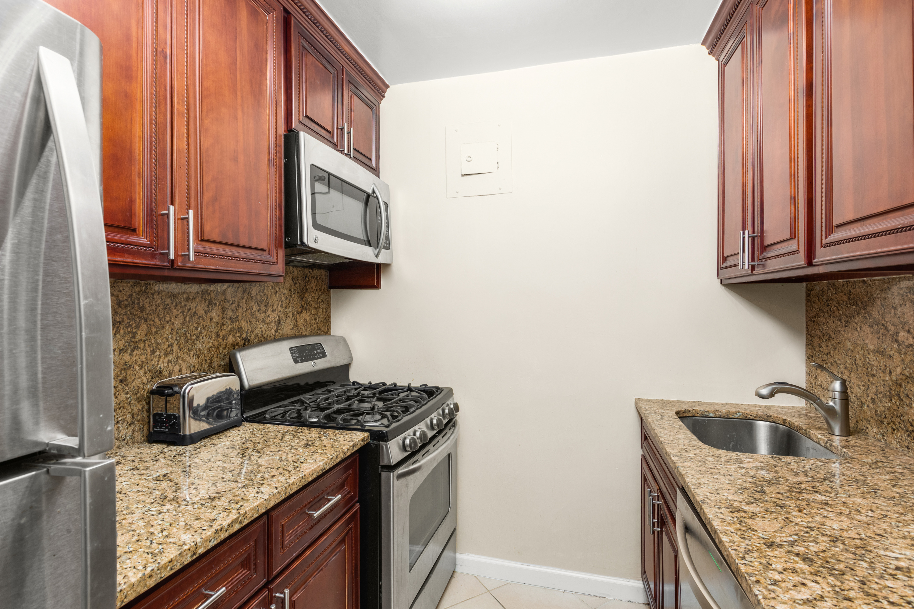 401 East 65th Street, Unit 2J Manhattan, NY 10065 - Photo 5 of 9 Gallery Image 5