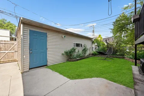 $875,000 | 3806 North Damen Avenue, Unit 1, Chicago, IL 60618