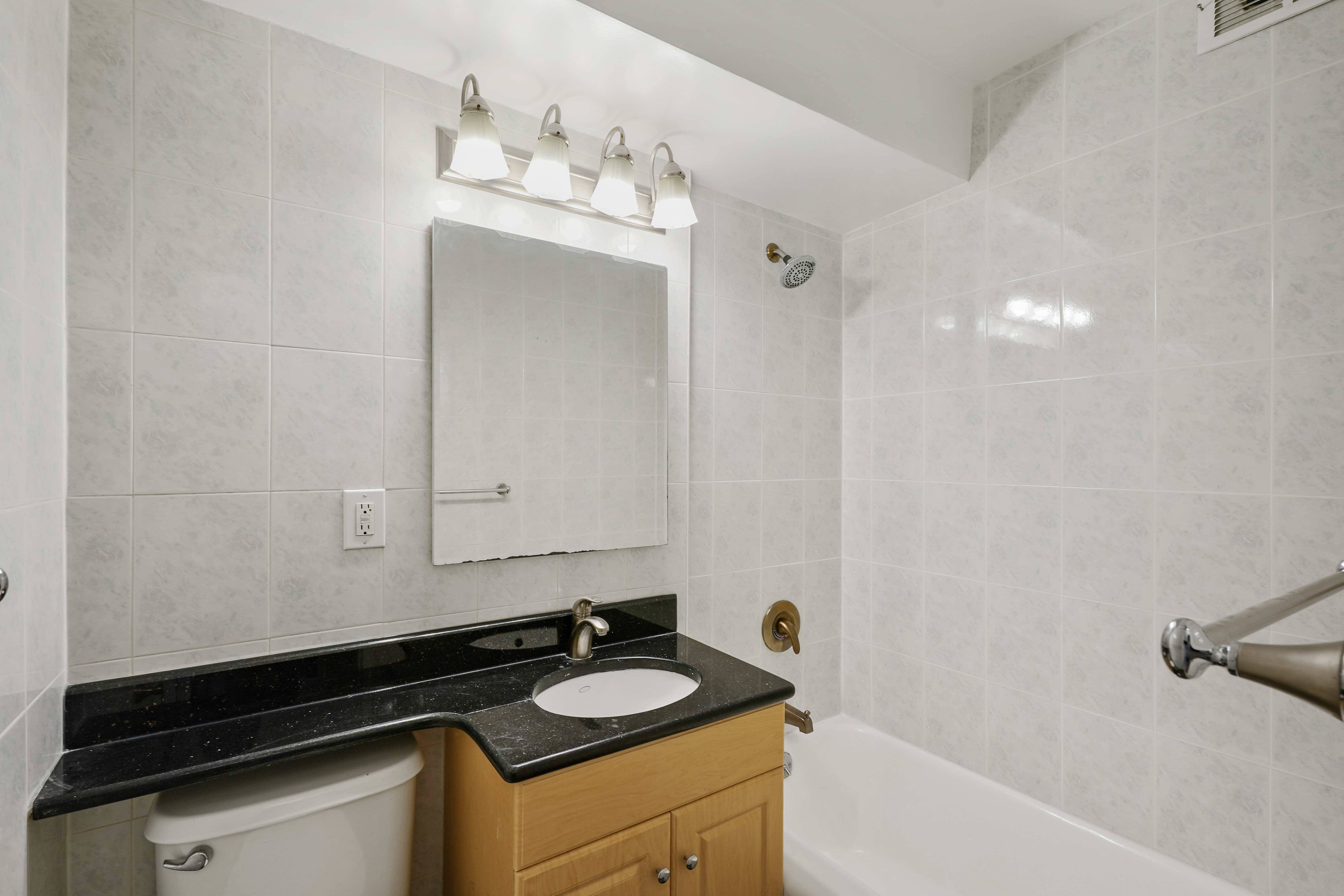 321 East 45th Street, Unit 10J Manhattan, NY 10017 - Photo 6 of 9