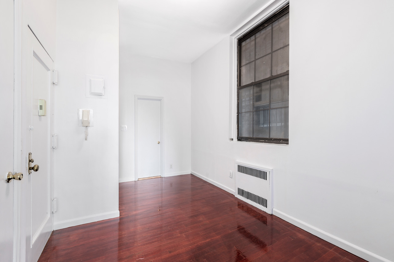 47 Jane Street, Unit 14 Manhattan, NY 10014 - Photo 3 of 6