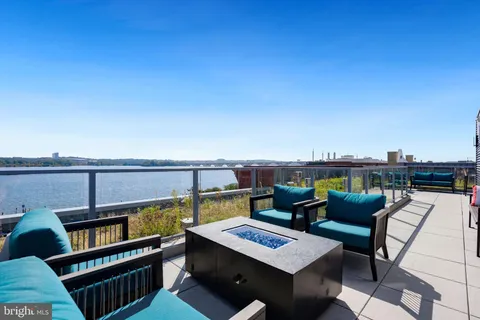 $895,900 | 225 Strand Street, Unit 202, Alexandria, VA 22314