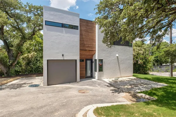$682,500 | 219 Lessin Lane, Unit 11, Austin, TX 78704
