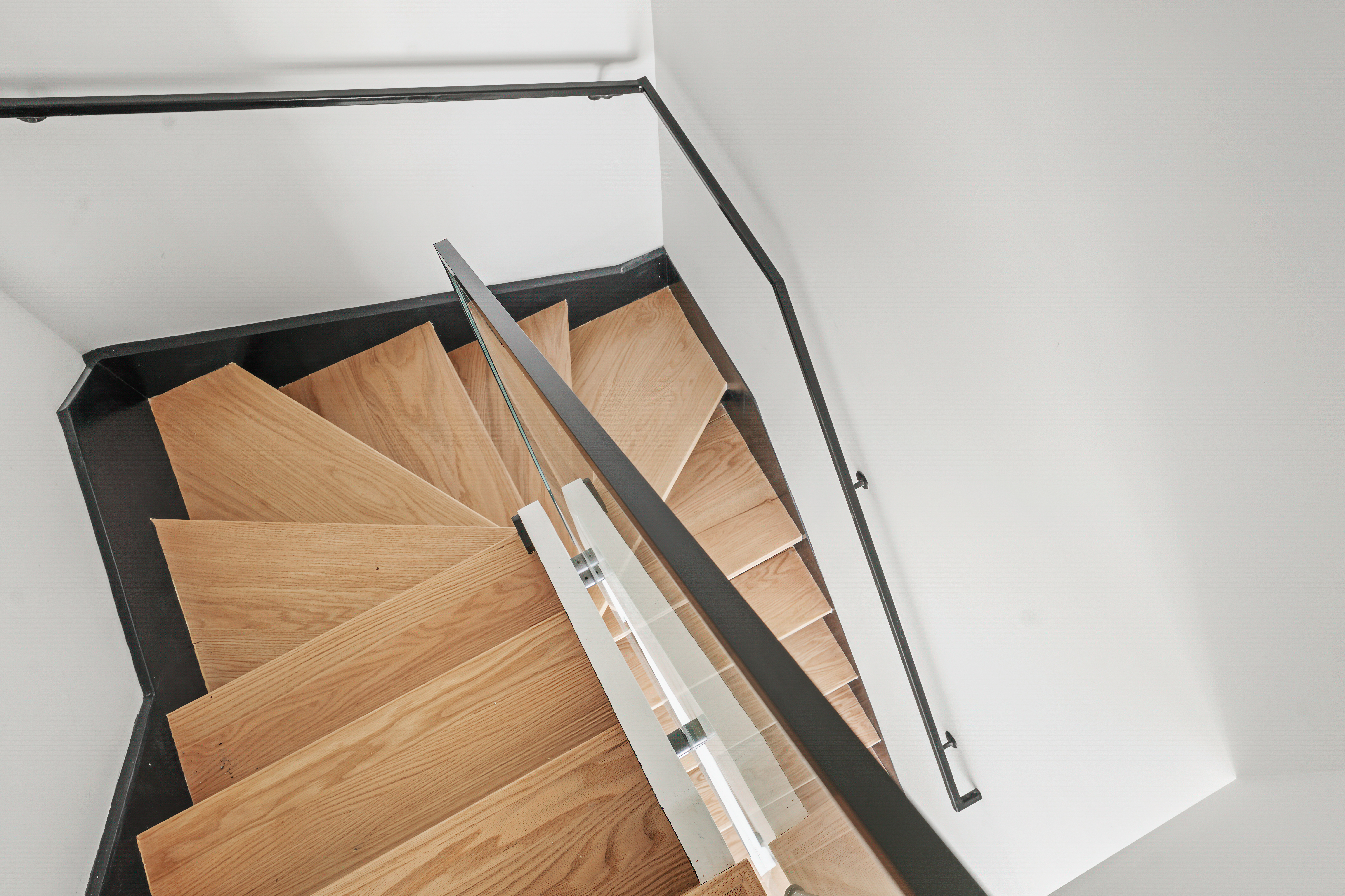 953 St Nicholas Avenue, Unit 1 Manhattan, NY 10032 - Photo 5 of 15 a view of staircase