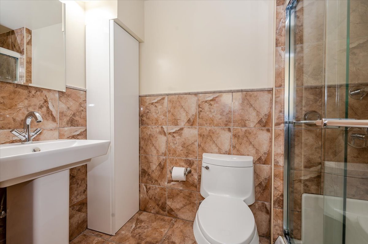 79-32 60th Lane Queens, NY 11385 - Photo 7 of 26