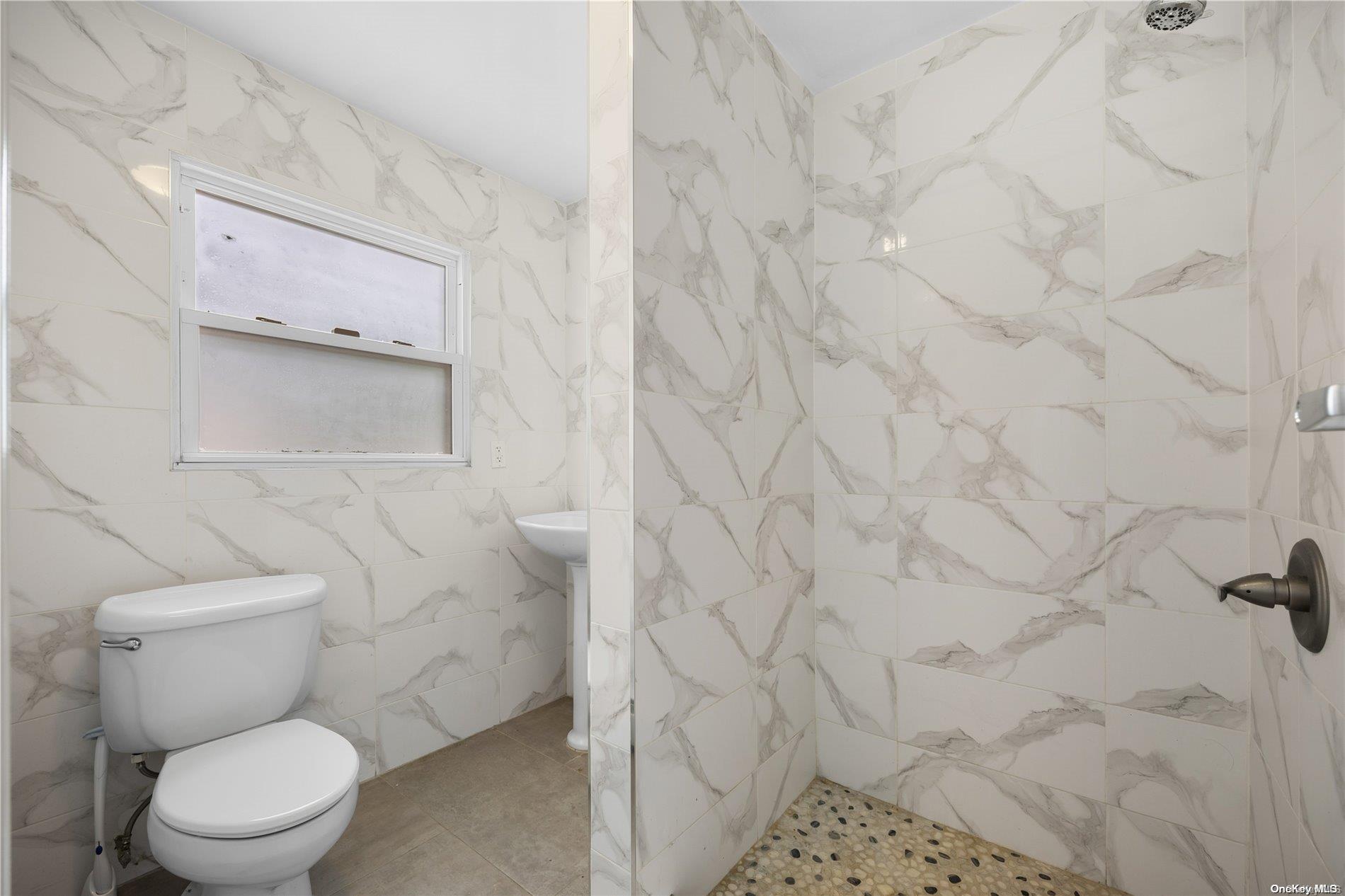 89 Harbor Road Port Washington, NY 11050 - Photo 8 of 13